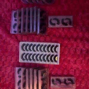 False Eyelashes - 30 sets included